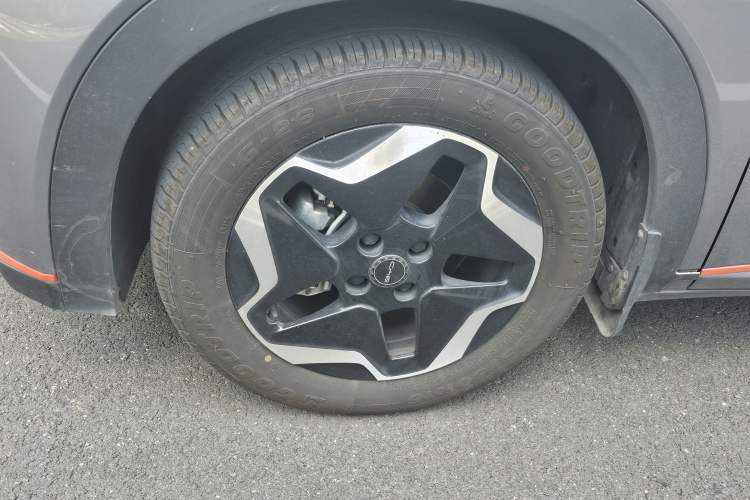 Used BYD Dolphin 2021 405 km Fashion Edition Left Front Wheel Hub