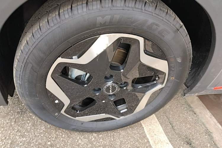 Used BYD Dolphin 2021 405 km Fashion Edition Left Front Wheel Hub