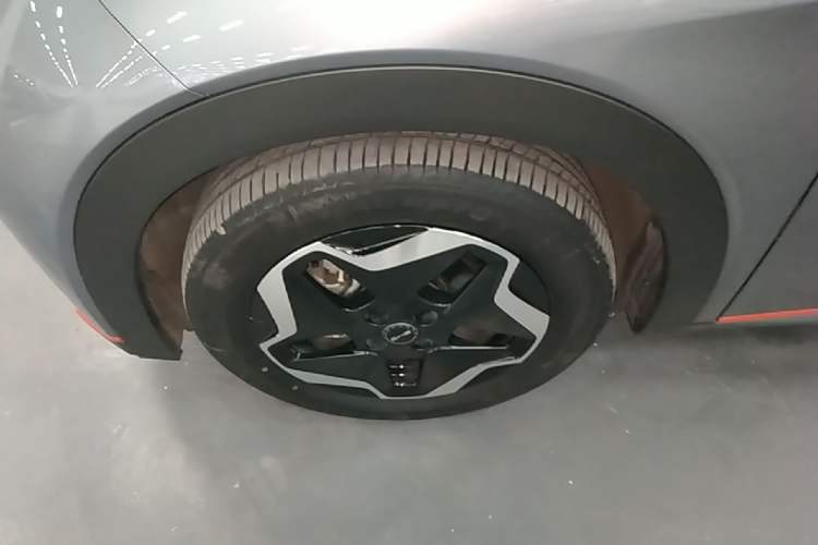 Used BYD Dolphin 2021 405 km Fashion Edition Left Front Wheel Hub