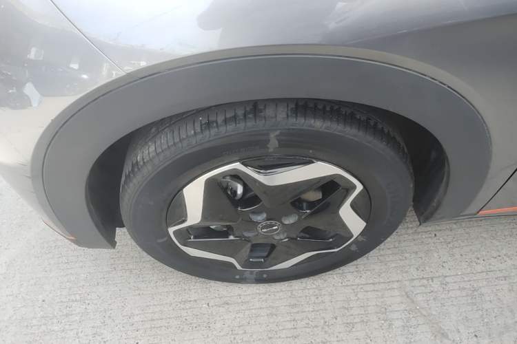 Used BYD Dolphin 2021 405 km Fashion Edition Left Front Wheel Hub