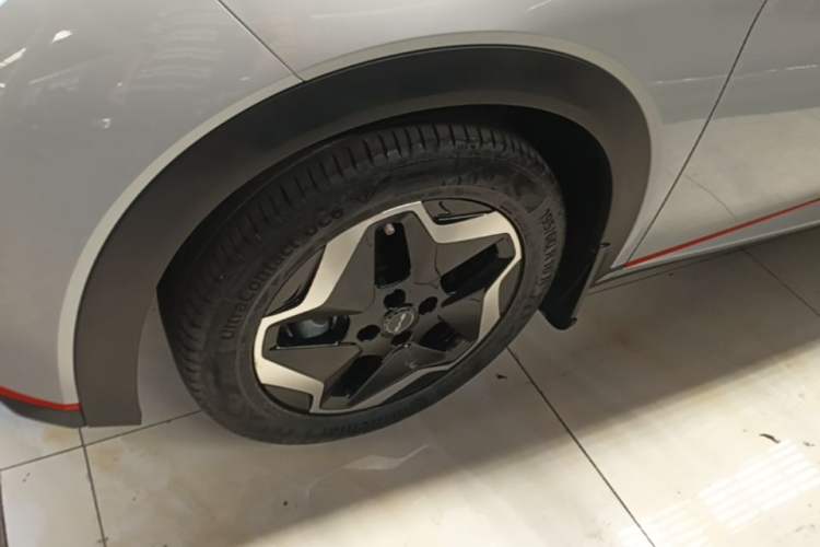 Used BYD Dolphin 2021 405 km Fashion Edition Left Front Wheel Hub