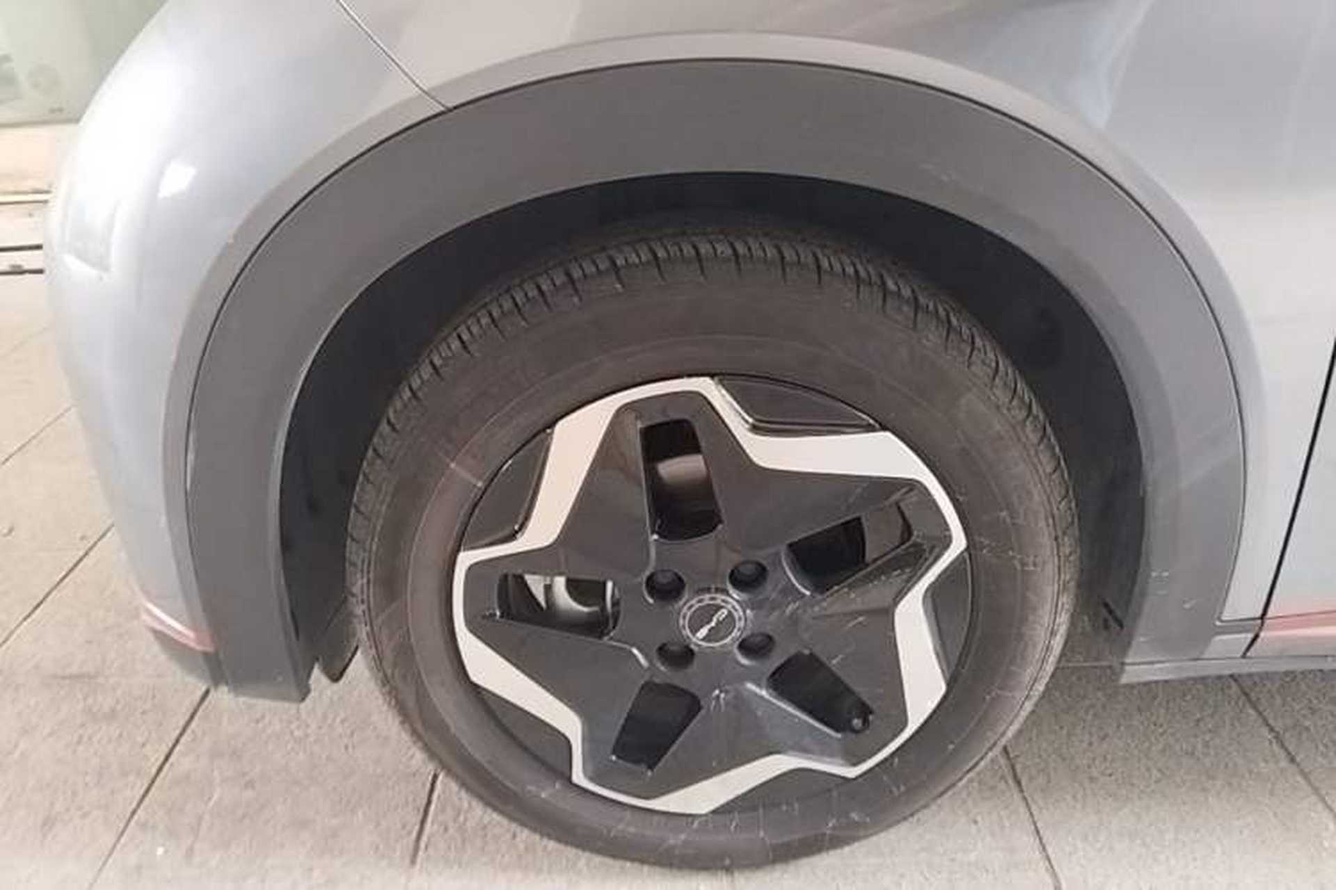 Used BYD Dolphin 2021 405 km Fashion Edition Left Front Wheel Hub