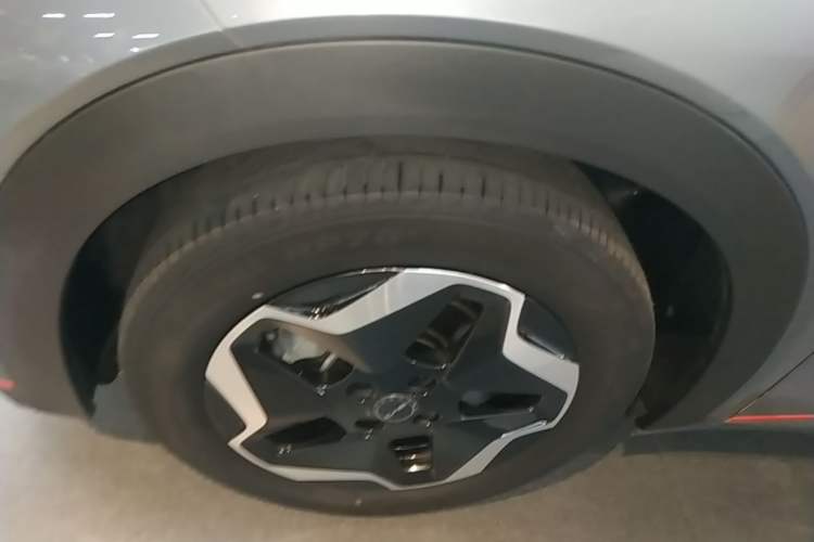 Used BYD Dolphin 2021 405 km Fashion Edition Left Front Wheel Hub