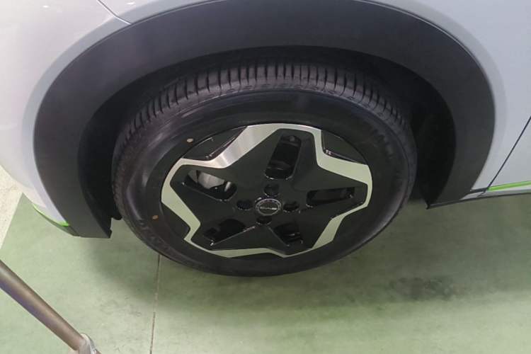 Used BYD Dolphin 2021 405 km Fashion Edition Left Front Wheel Hub