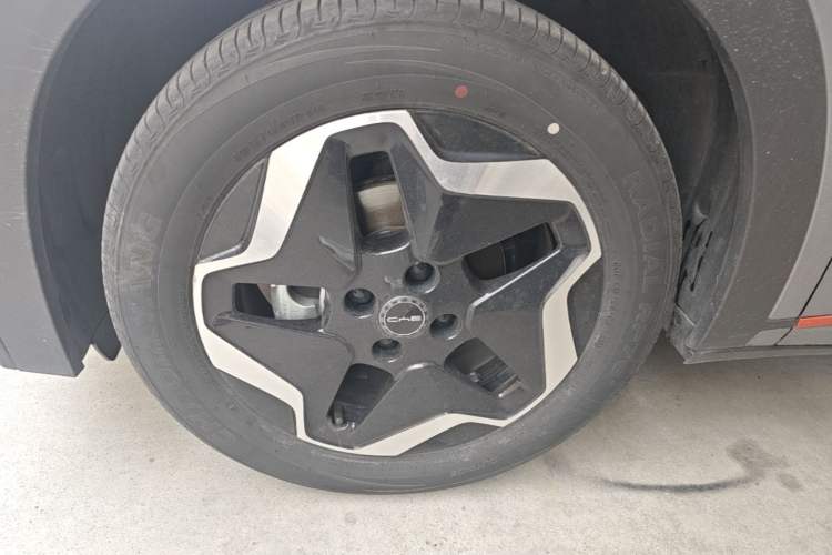 Used BYD Dolphin 2021 405 km Fashion Edition Left Front Wheel Hub