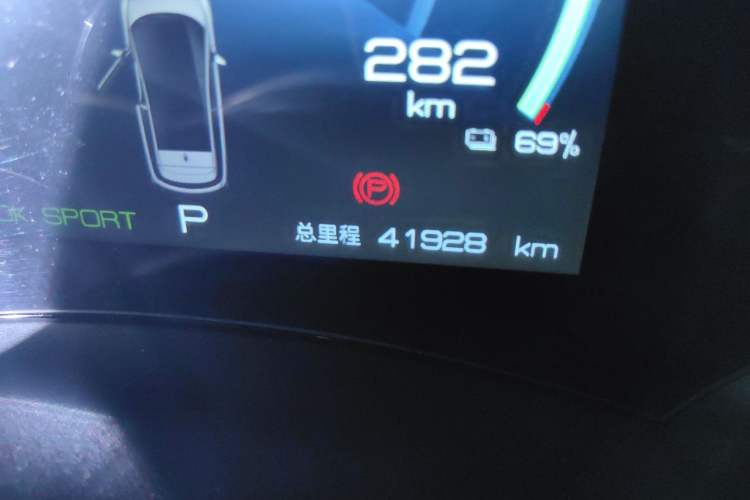 Used BYD Dolphin 2021 405 km Fashion Edition Odometer Close Up