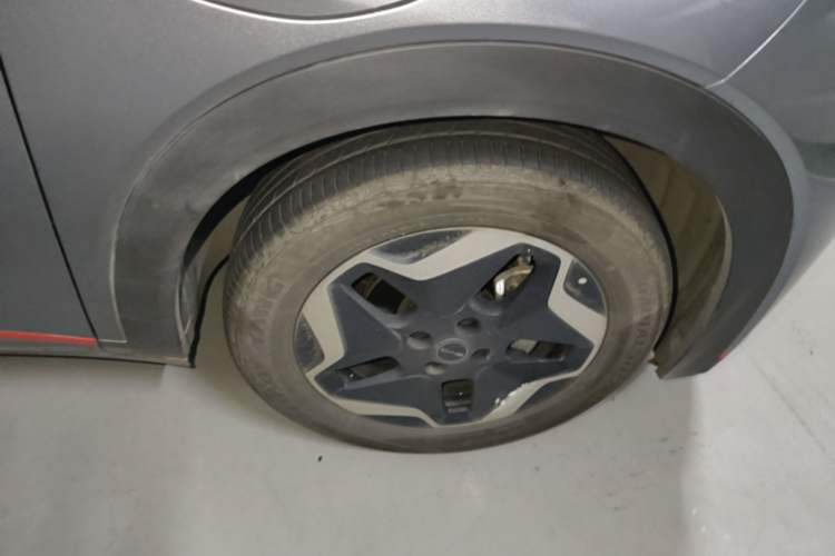 Used BYD Dolphin 2021 405 km Fashion Edition Right Front Wheel Hub