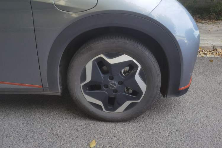 Used BYD Dolphin 2021 405 km Fashion Edition Right Front Wheel Hub