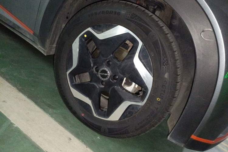 Used BYD Dolphin 2021 405 km Fashion Edition Right Front Wheel Hub