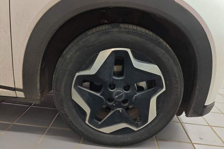 Used BYD Dolphin 2021 405 km Fashion Edition Right Front Wheel Hub