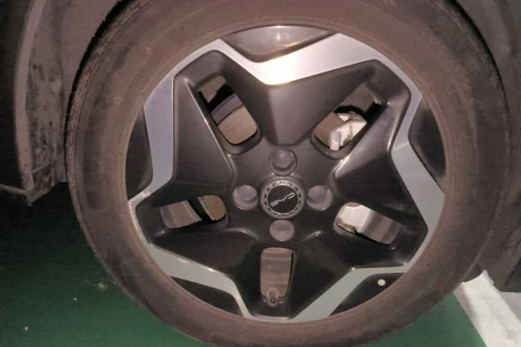 Used BYD Dolphin 2021 405 km Fashion Edition Right Front Wheel Hub
