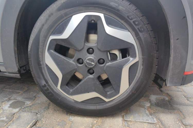 Used BYD Dolphin 2021 405 km Fashion Edition Right Front Wheel Hub