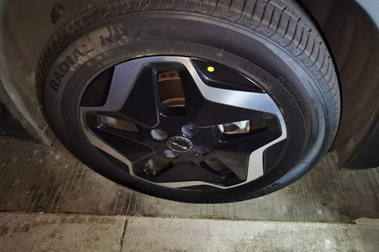 Used BYD Dolphin 2021 405 km Fashion Edition Right Front Wheel Hub