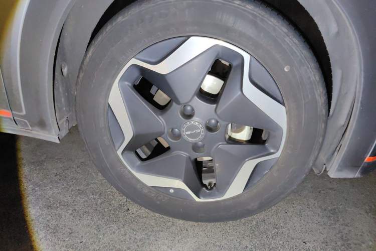 Used BYD Dolphin 2021 405 km Fashion Edition Right Front Wheel Hub