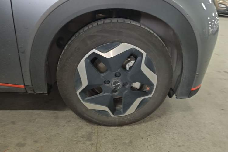 Used BYD Dolphin 2021 405 km Fashion Edition Right Front Wheel Hub
