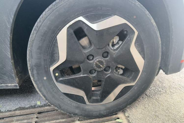 Used BYD Dolphin 2021 405 km Free Version Right Front Wheel Hub
