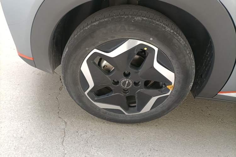 Used BYD Dolphin 2021 405 km Fashion Edition Right Rear Wheel Hub