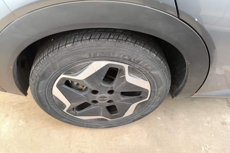 Used BYD Dolphin 2021 405 km Fashion Edition Right Rear Wheel Hub