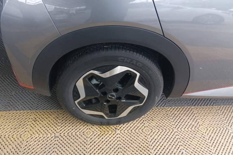 Used BYD Dolphin 2021 405 km Fashion Edition Right Rear Wheel Hub