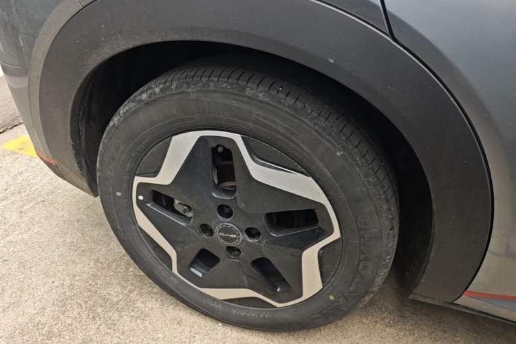 Used BYD Dolphin 2021 405 km Fashion Edition Right Rear Wheel Hub