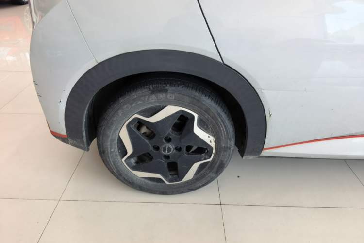 Used BYD Dolphin 2021 405 km Fashion Edition Right Rear Wheel Hub