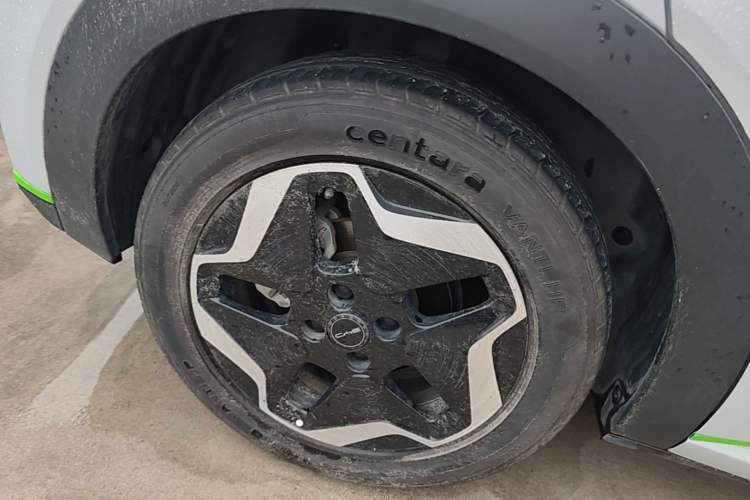 Used BYD Dolphin 2021 405 km Fashion Edition Right Rear Wheel Hub