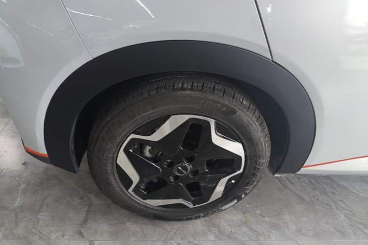 Used BYD Dolphin 2021 405 km Fashion Edition Right Rear Wheel Hub