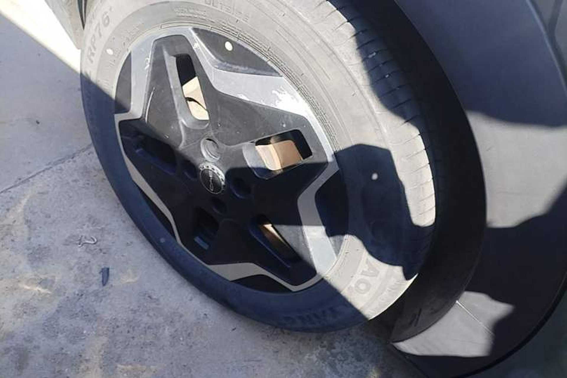 Used BYD Dolphin 2021 405 km Fashion Edition Right Rear Wheel Hub