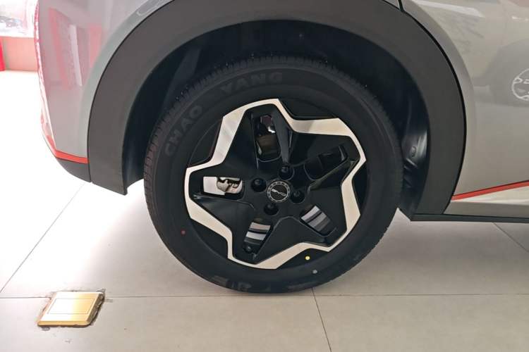 Used BYD Dolphin 2021 405 km Fashion Edition Right Rear Wheel Hub