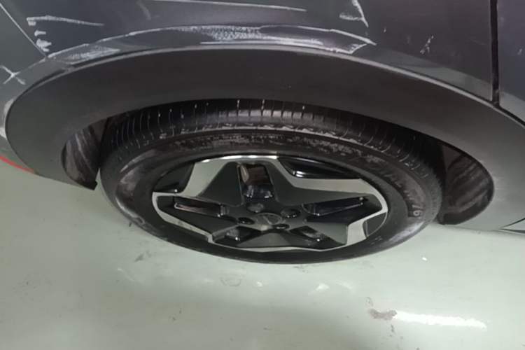 Used BYD Dolphin 2021 405 km Fashion Edition Right Rear Wheel Hub