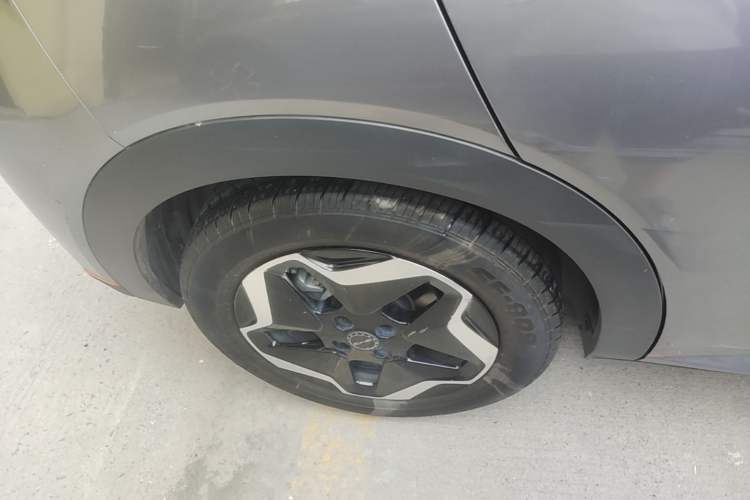 Used BYD Dolphin 2021 405 km Fashion Edition Right Rear Wheel Hub