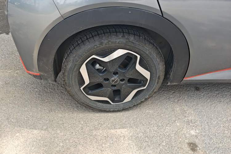 Used BYD Dolphin 2021 405 km Fashion Edition Right Rear Wheel Hub