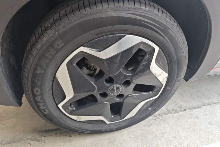 Used BYD Dolphin 2021 405 km Fashion Edition Right Rear Wheel Hub