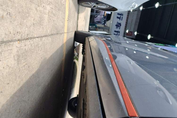 Used BYD Dolphin 2021 405 km Fashion Edition Right Side Sill