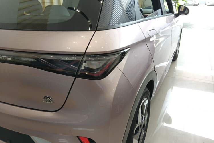 Used BYD Dolphin 2021 405 km Fashion Edition Exterior 3