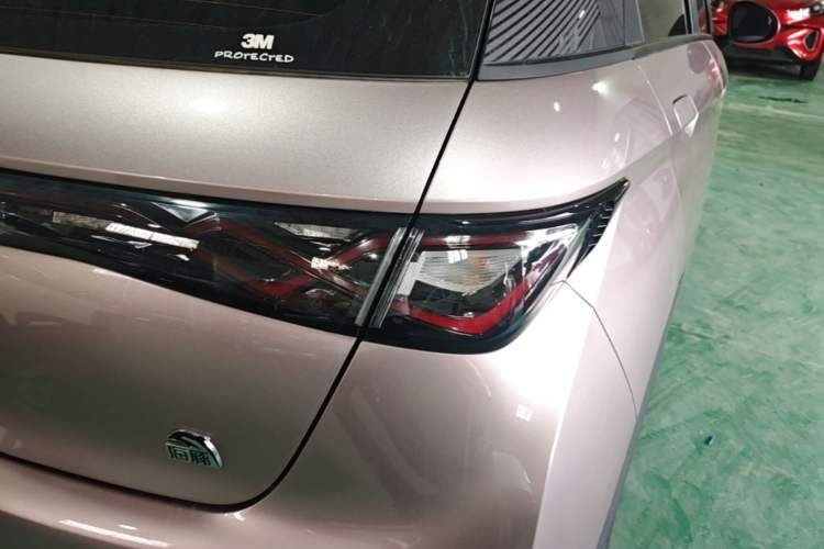 Used BYD Dolphin 2021 405 km Fashion Edition Exterior 3