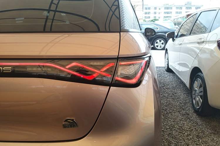 Used BYD Dolphin 2021 405 km Fashion Edition Exterior 3