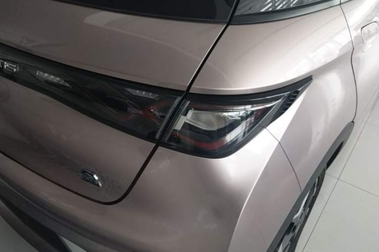 Used BYD Dolphin 2021 405 km Fashion Edition Exterior 3