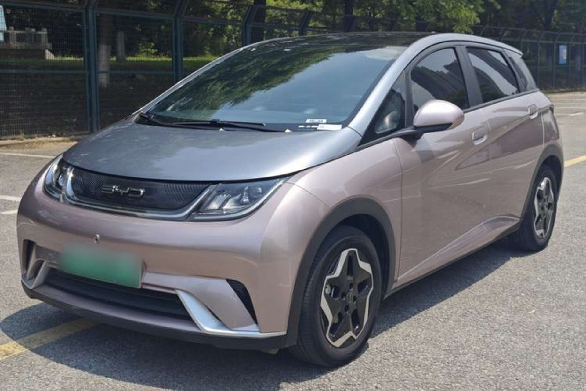 Used BYD Dolphin 2021 405 km Fashion Edition Front Left 45 Deg