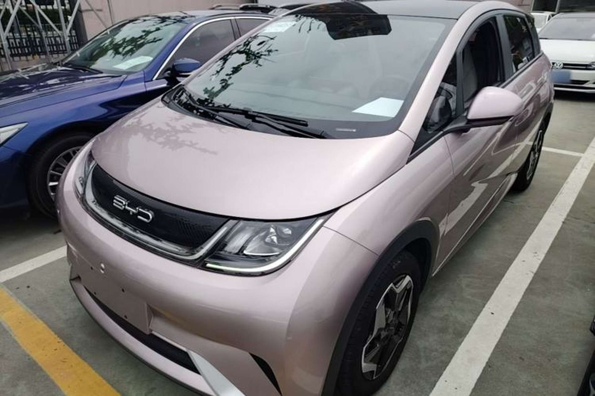 Used BYD Dolphin 2021 405 km Fashion Edition Front Left 45 Deg