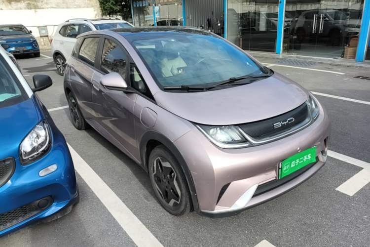 Used BYD Dolphin 2021 405 km Fashion Edition Front Right 45 Deg
