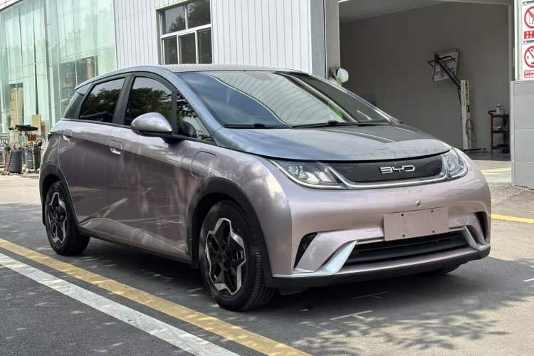 Used BYD Dolphin 2021 405 km Fashion Edition Front Right 45 Deg