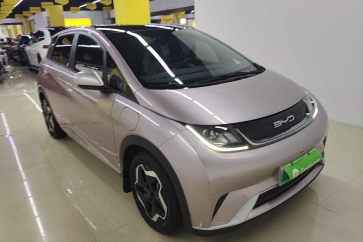 Used BYD Dolphin 2021 405 km Fashion Edition Front Right 45 Deg