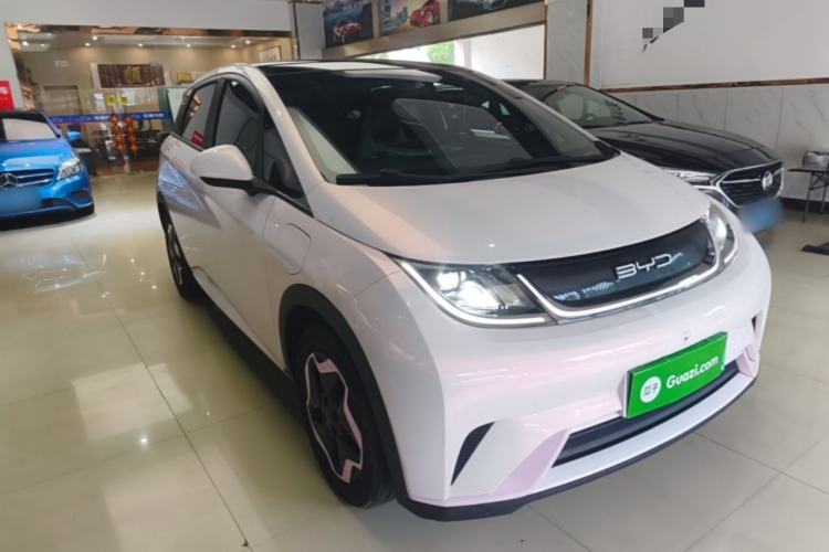 Used BYD Dolphin 2021 405 km Fashion Edition Front Right 45 Deg