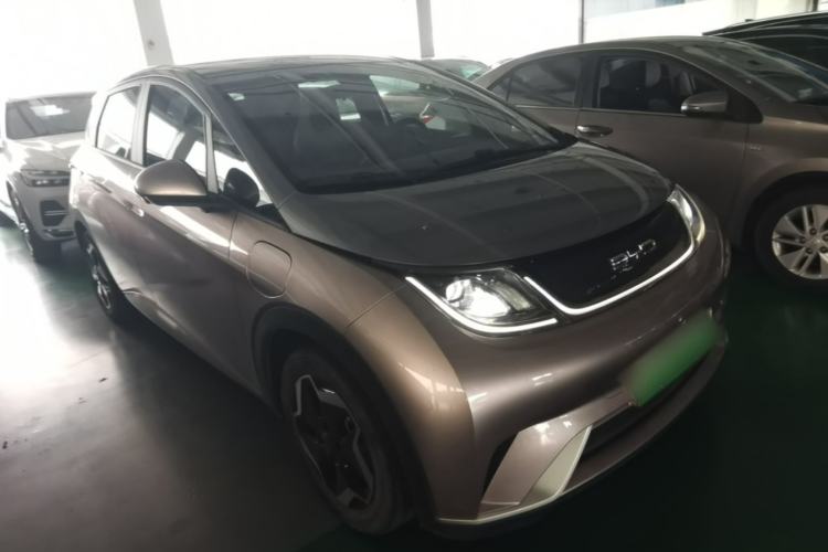 Used BYD Dolphin 2021 405 km Fashion Edition Front Right 45 Deg