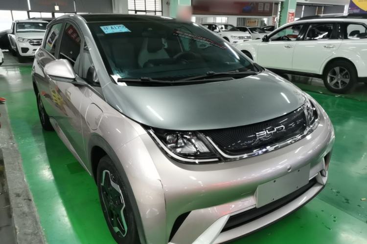 Used BYD Dolphin 2021 405 km Fashion Edition Front Right 45 Deg
