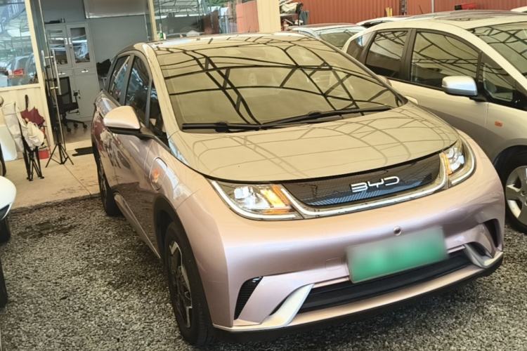 Used BYD Dolphin 2021 405 km Fashion Edition Front Right 45 Deg