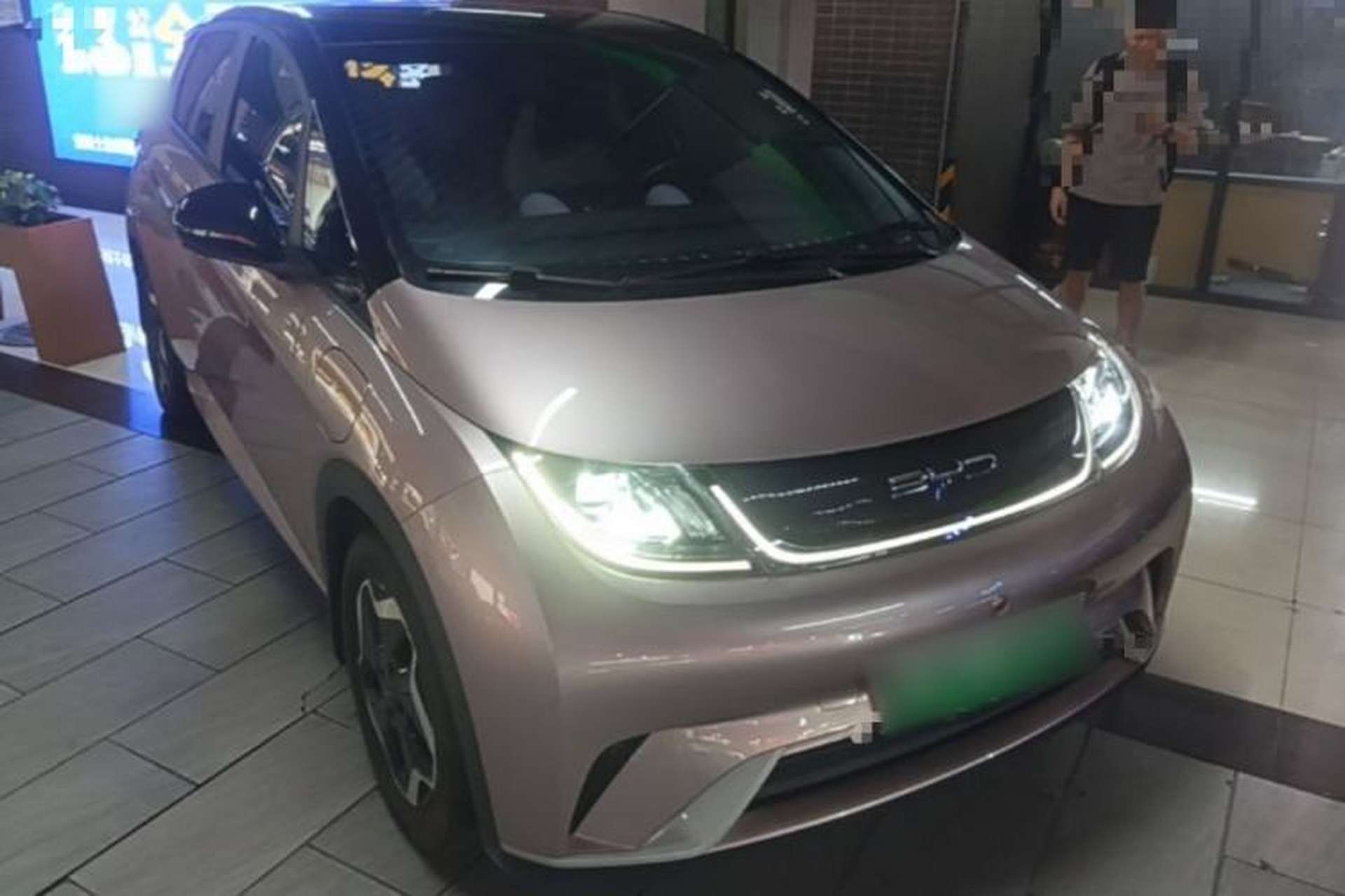 Used BYD Dolphin 2021 405 km Fashion Edition Front Right 45 Deg