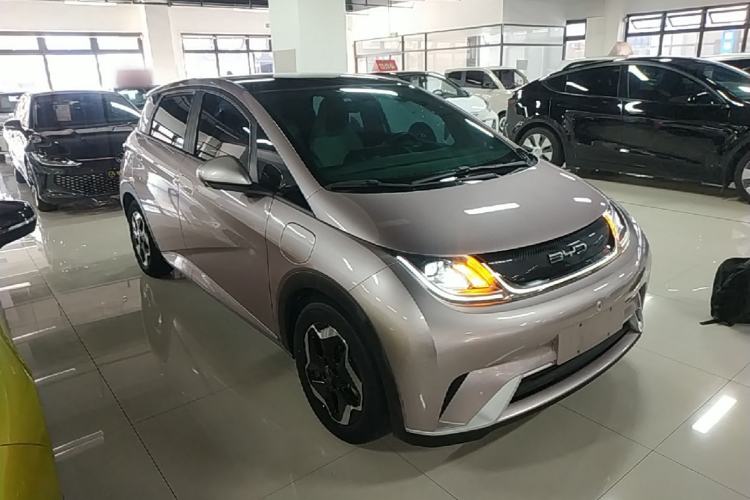Used BYD Dolphin 2021 405 km Fashion Edition Front Right 45 Deg