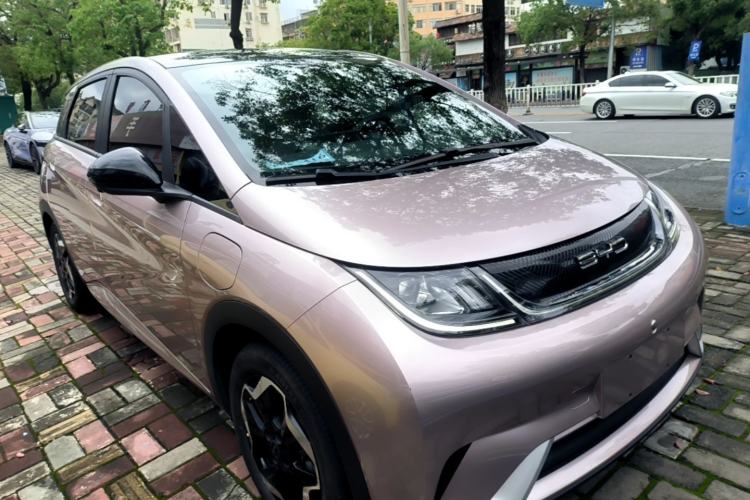 Used BYD Dolphin 2021 405 km Fashion Edition Front Right 45 Deg